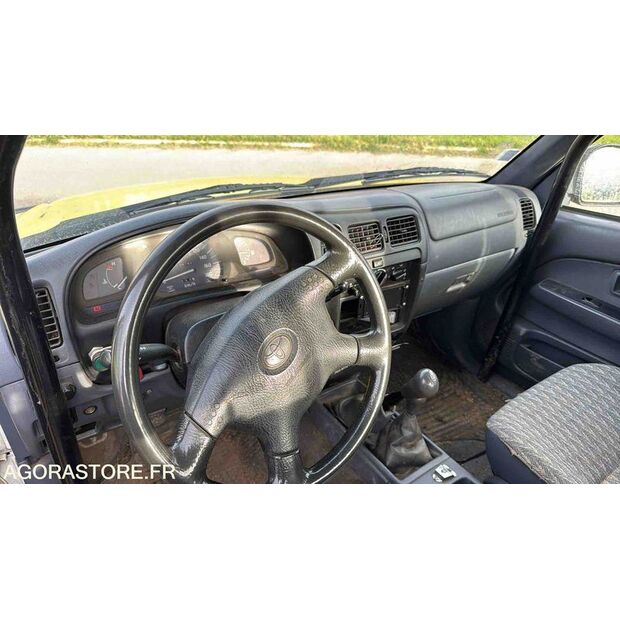 2003 Toyota Hilux-46357599