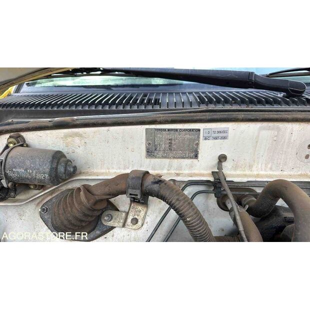 2003 Toyota Hilux-46357603