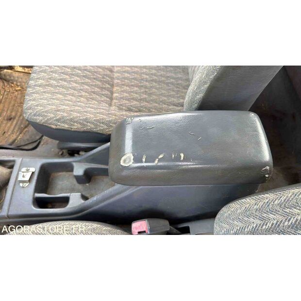 2003 Toyota Hilux-46357604