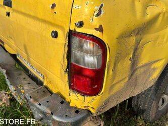 2003-toyota-hilux-1438595-46357605