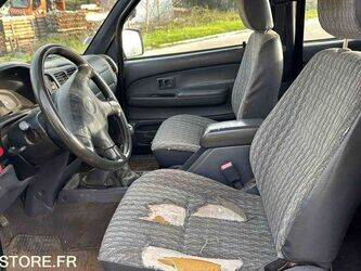 2003-toyota-hilux-1438595-46357611