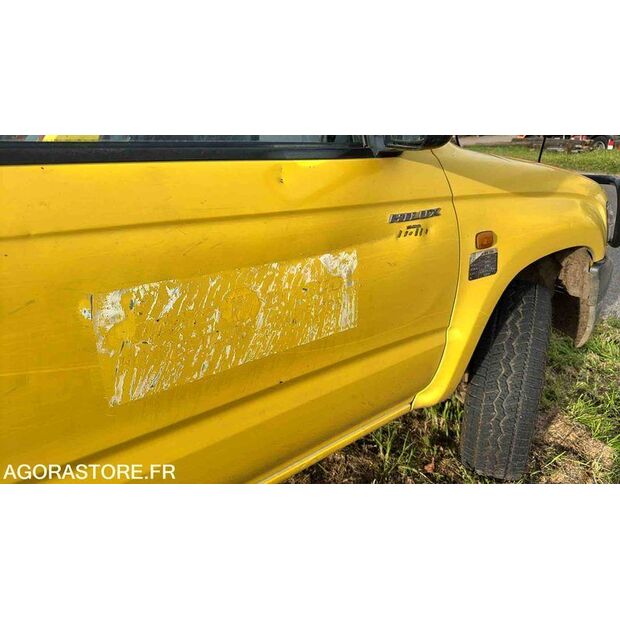 2003 Toyota Hilux-46357615