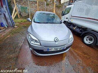 2011-renault-megane-1438602-46357700