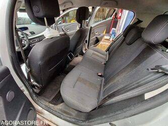 2011-renault-megane-1438602-46357705