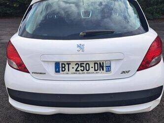 2011-peugeot-207-1438603-46357708