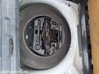 2011-peugeot-207-1438603-46357712