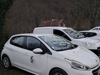 2015-peugeot-208-1438604-46357720