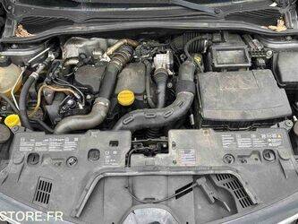 2012-renault-clio-1438611-46357826