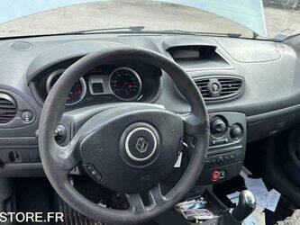 2013-renault-clio-1438613-46357850