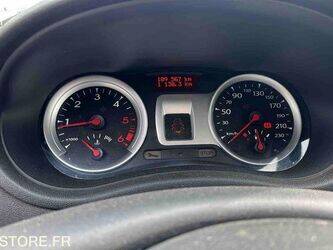 2013-renault-clio-1438613-46357854