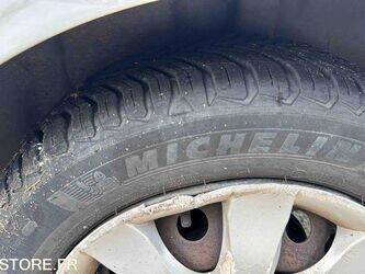 2013-renault-clio-1438613-46357855