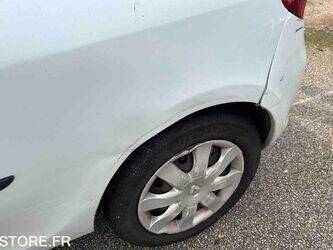 2013-renault-clio-1438613-46357857