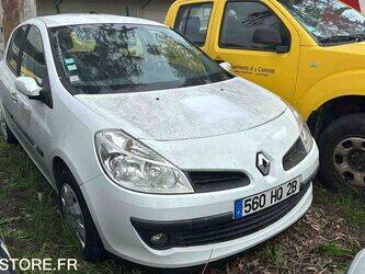 2008-renault-clio-1438615-46357876
