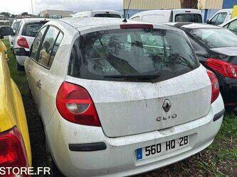 2008-renault-clio-1438615-46357877