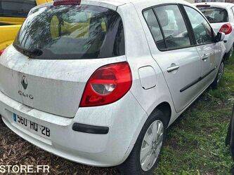 2008-renault-clio-1438615-46357878