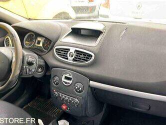 2008-renault-clio-1438615-46357879