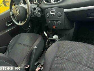 2008-renault-clio-1438615-46357884