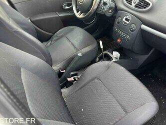 2008-renault-clio-1438615-46357885