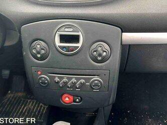 2008-renault-clio-1438615-46357888