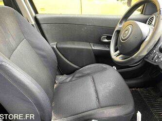 2008-renault-clio-1438615-46357890