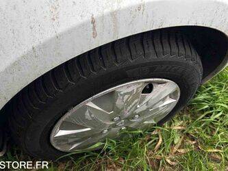 2008-renault-clio-1438615-46357891