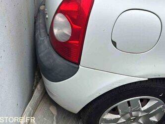 2005-renault-clio-1438620-46357969