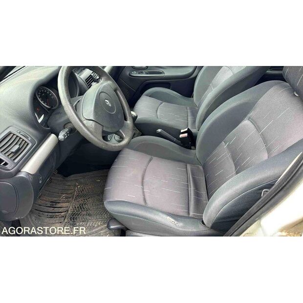 2005 Renault Clio-46357970