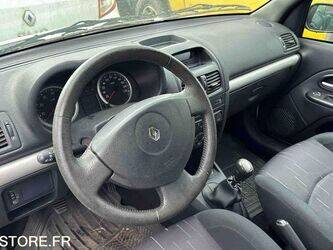 2005-renault-clio-1438620-46357972