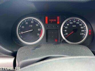 2005-renault-clio-1438620-46357974