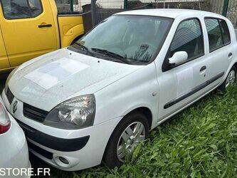 2005-renault-clio-1438620-46357981