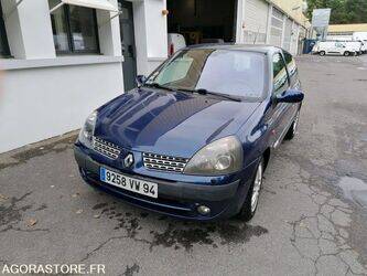 2002-renault-clio-1438621-46357986