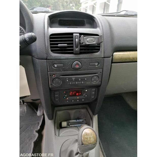 2002 Renault Clio-46357989