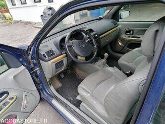 2002-renault-clio-1438621-46357993