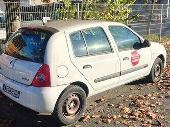 2009-renault-clio-1438626-46358038