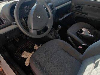 2009-renault-clio-1438626-46358040