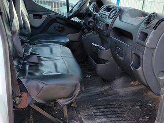 2012-renault-master-1438037-46358072