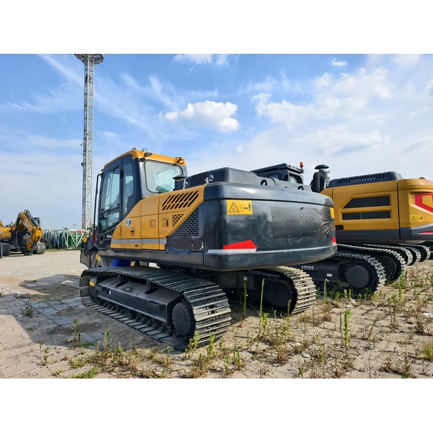 2023 Hyundai R220LC-9S-46358688