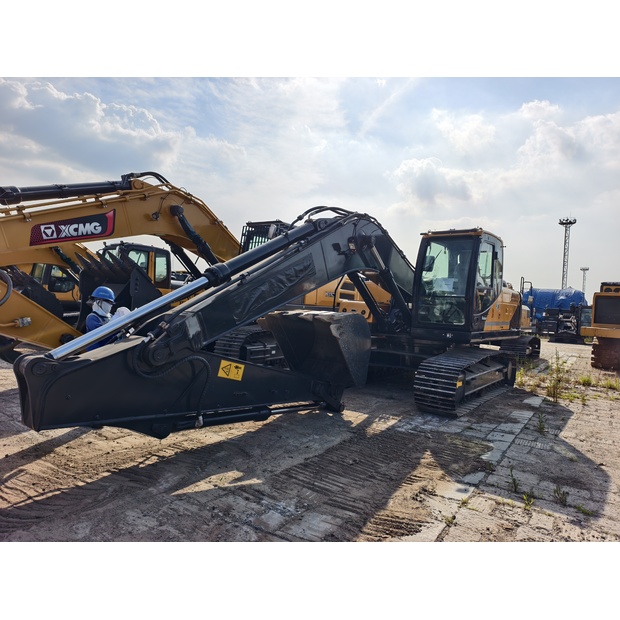 2023 Hyundai R220LC-9S-46358692