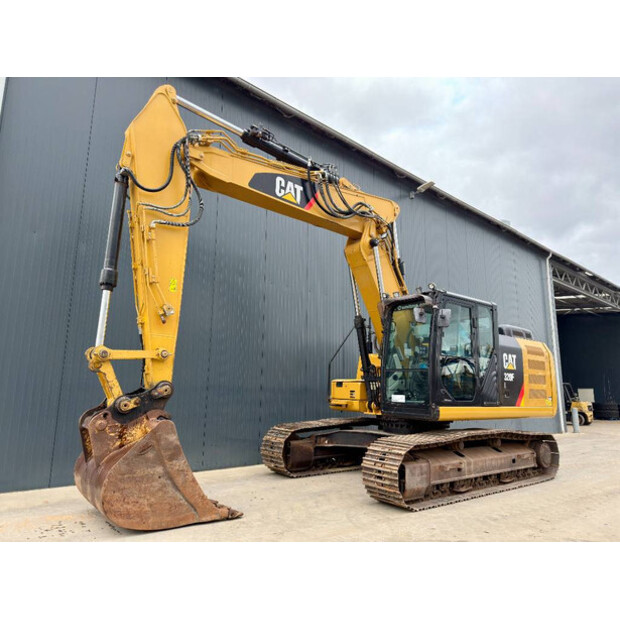 2016 Caterpillar 320FL-46360133