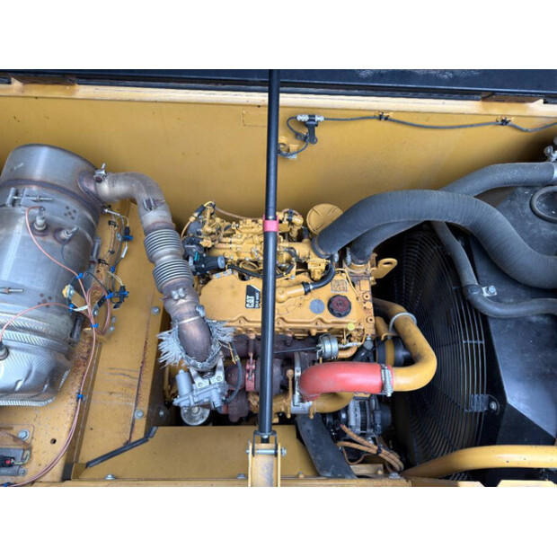 2016 Caterpillar 320FL-46360158