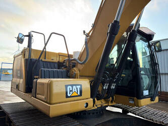 2019-caterpillar-323-07b-70-good-u-c-46360196