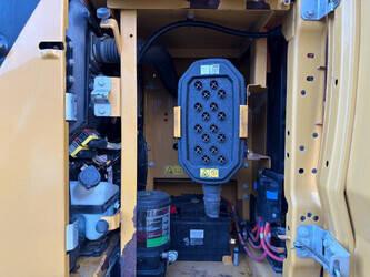 2019-caterpillar-323-07b-70-good-u-c-46360220