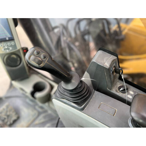 2015 Caterpillar 352FL ME-46360507