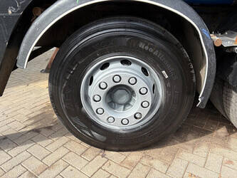 2011-volvo-others-46361050