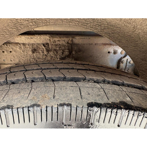 2011 فولفو OTHERS-46361051