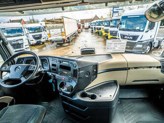 2016-mercedes-benz-actros-2545-1438833-46361368