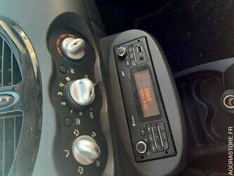 2014-renault-twingo-1438921-46377091