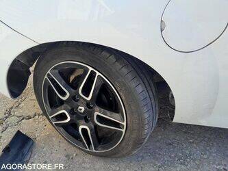 2014-renault-twingo-1438921-46377103