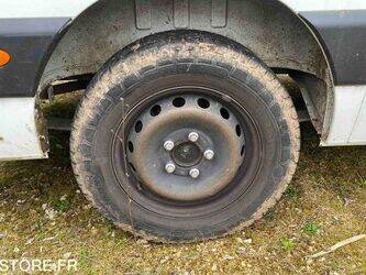 2012-renault-master-1438927-46377211