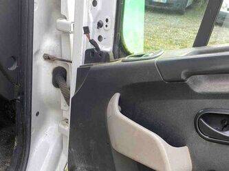 2013-renault-master-1438935-46377309